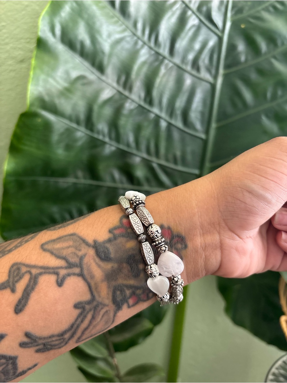 Sterling-Style Heart Bead Stretch Bracelet in Cream and White